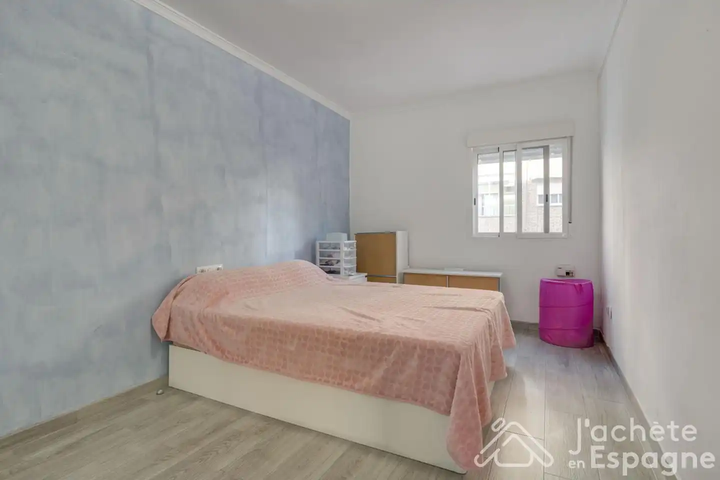 Bedroom of Flat for sale in Valencia  with Furnished and Balcony