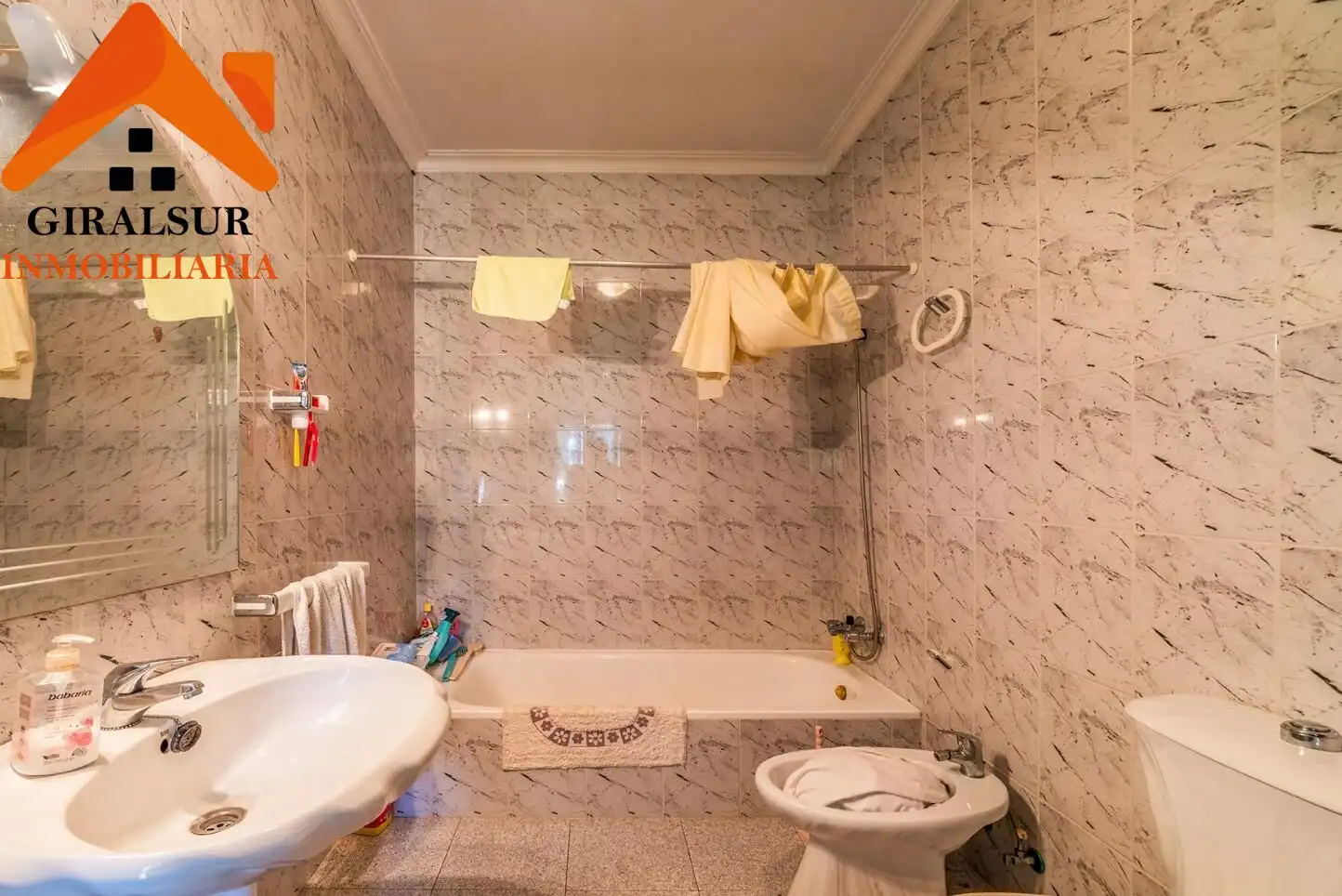 Bany de Casa o xalet en venda en Alcalá de Guadaira amb Aire condicionat, Jardí privat i Terrassa