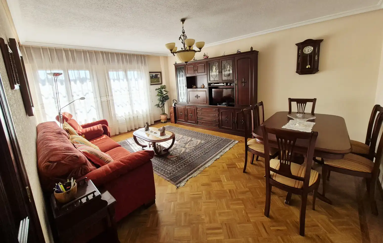 Sala de estar de Piso en venta en Avilés con Calefacción, Parquet y Trastero