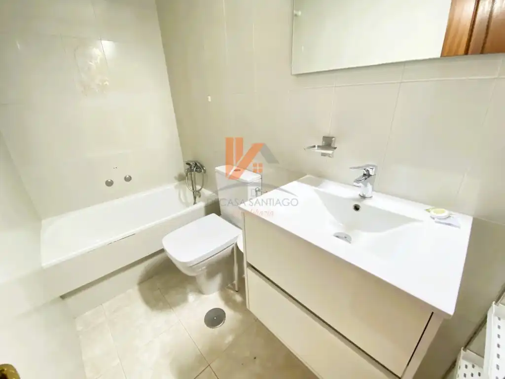 Bathroom of Flat for rent in Santiago de Compostela   with Furnished