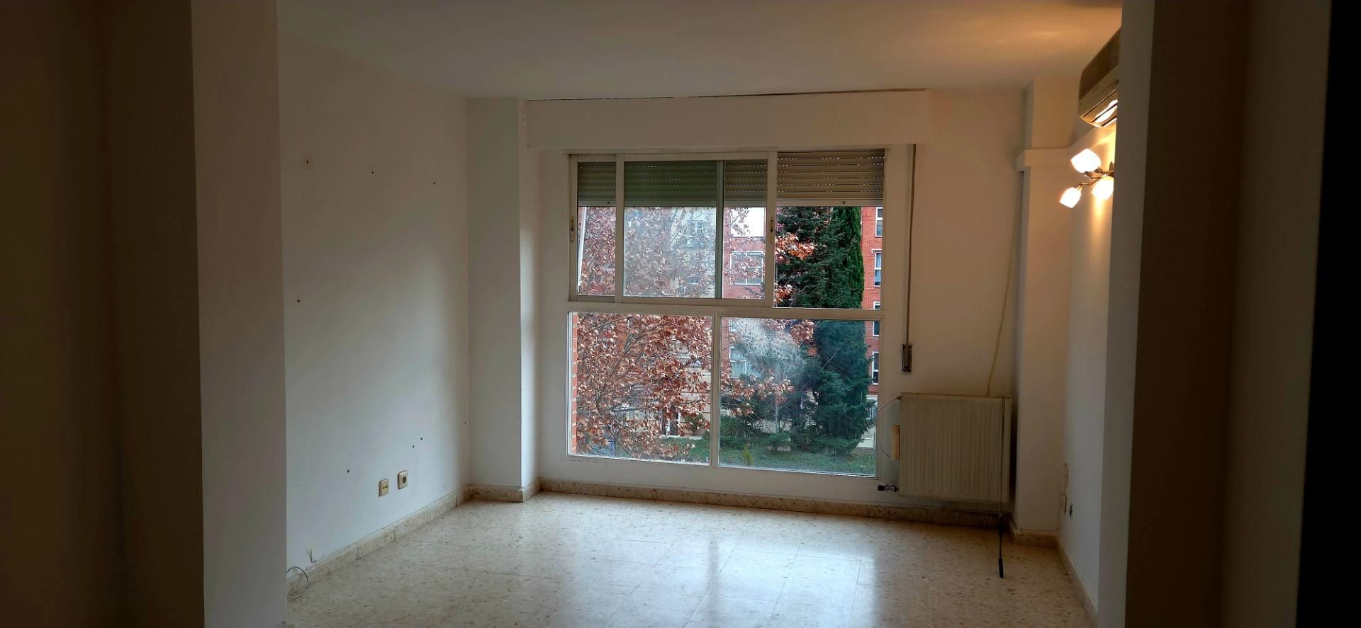 Sala d'estar de Pis en venda en  Madrid Capital