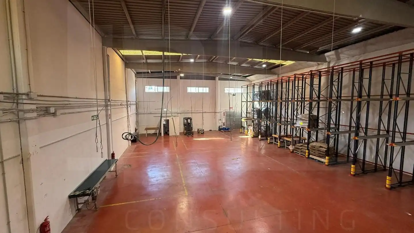 Nave industrial de alquiler en Cheste, Valencia