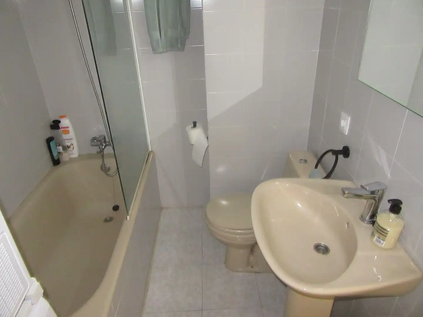 Baño de Apartamento en venta en Jaca con Calefacción, Terraza y Amueblado
