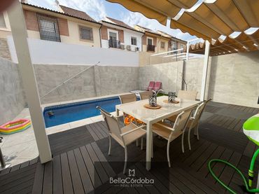 Casa a schiera con piscina in vendita a Periurbano Este - Campiña