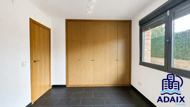 Houses for sale in Layos  with Air Conditioner, Heating and Terrace