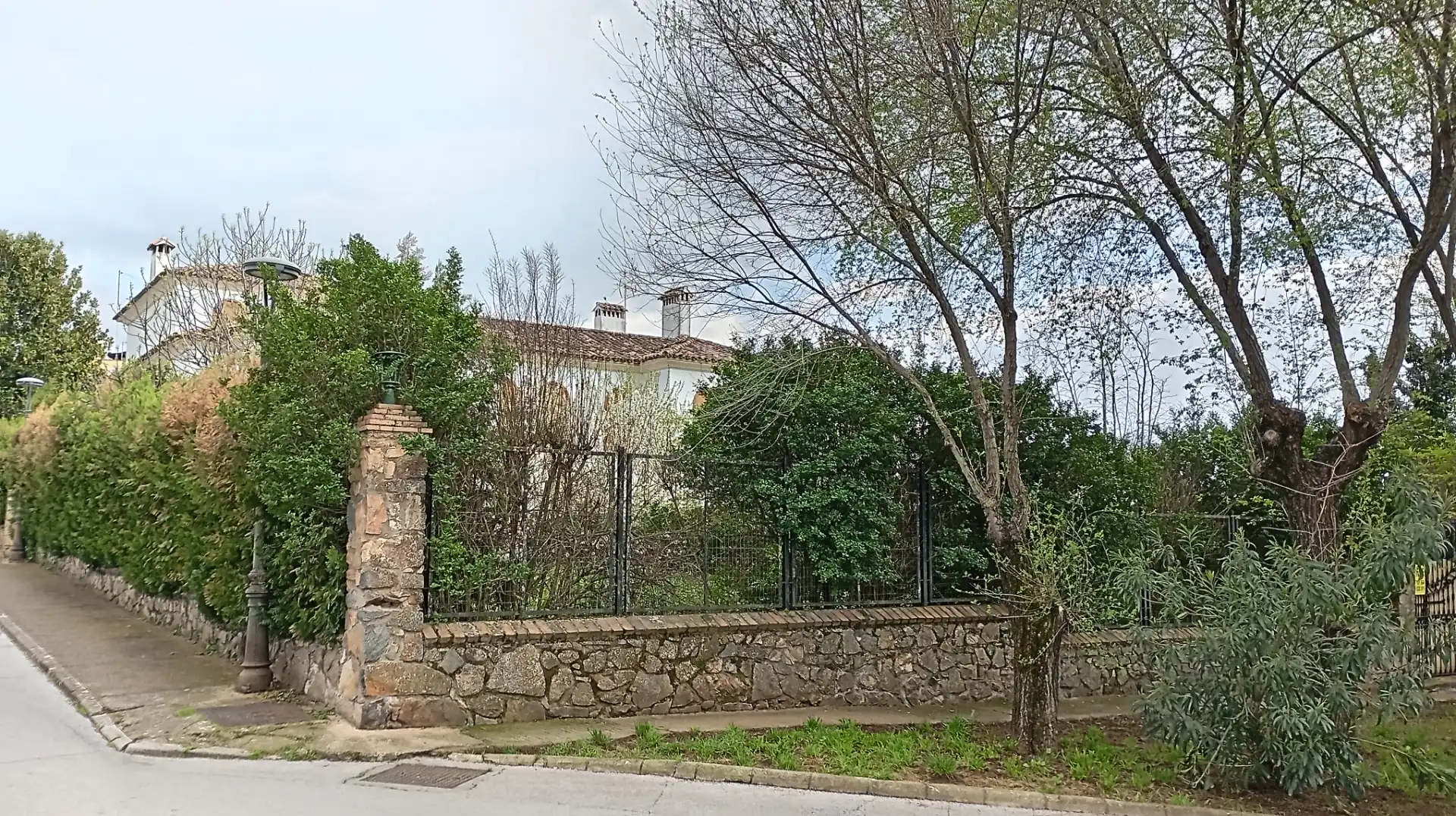 Vista exterior de Casa o xalet en venda en Jerez de los Caballeros amb Jardí privat, Terrassa i Traster
