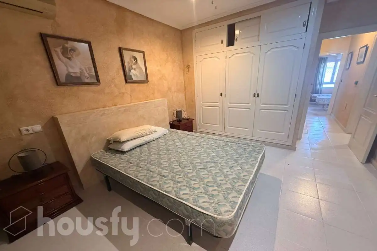 Dormitori de Casa adosada de lloguer en Torrevieja amb Aire condicionat, Terrassa i Traster