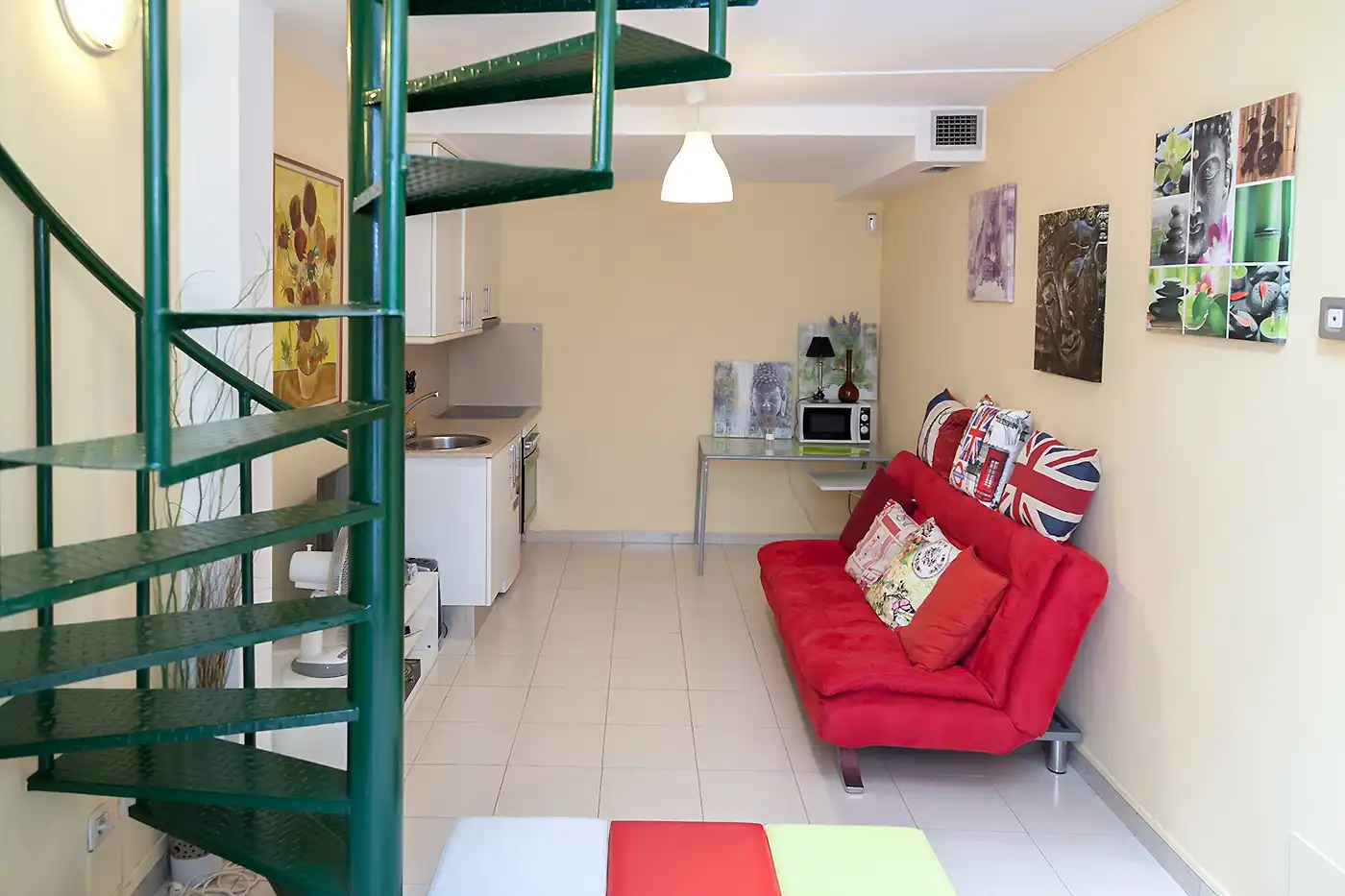 Sala d'estar de Dúplex en venda en Barcelona amb Aire condicionat, Moblat i Forn
