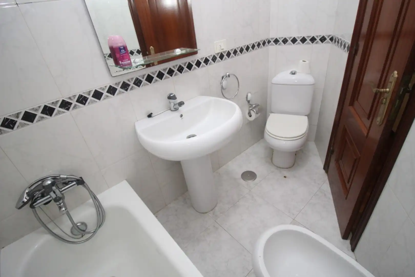 Bathroom of Flat for rent in Betanzos  with Parquet flooring, Storage room and Furnished