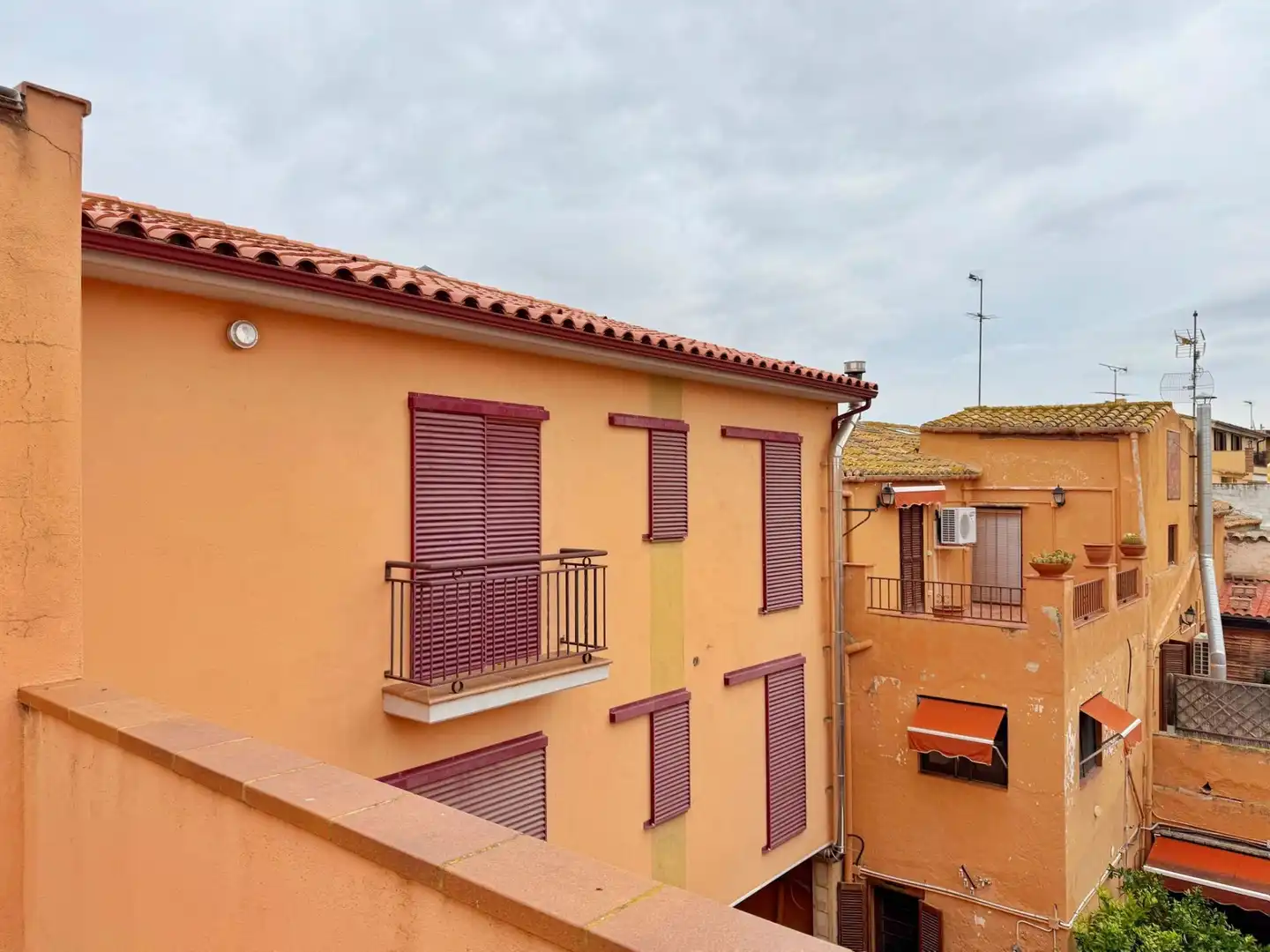Vista exterior de Edifici en venda en Sant Jaume dels Domenys
