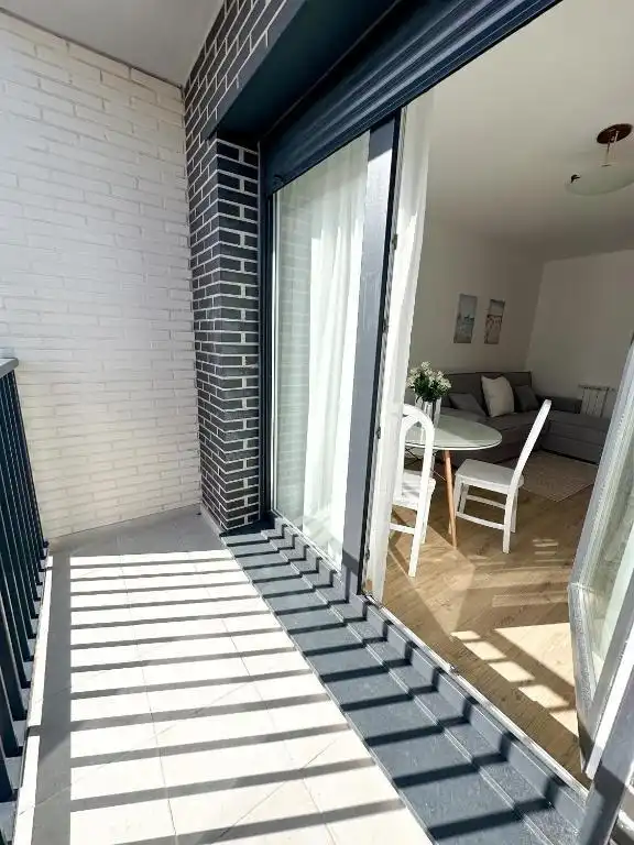 Terraza de Piso de alquiler en Santa Cruz de Bezana con Calefacción, Amueblado y Balcón