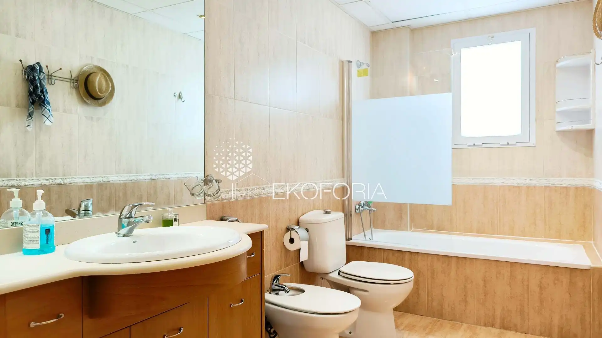 Baño de Casa adosada en venta en Beneixida con Aire acondicionado, Calefacción y Jardín privado