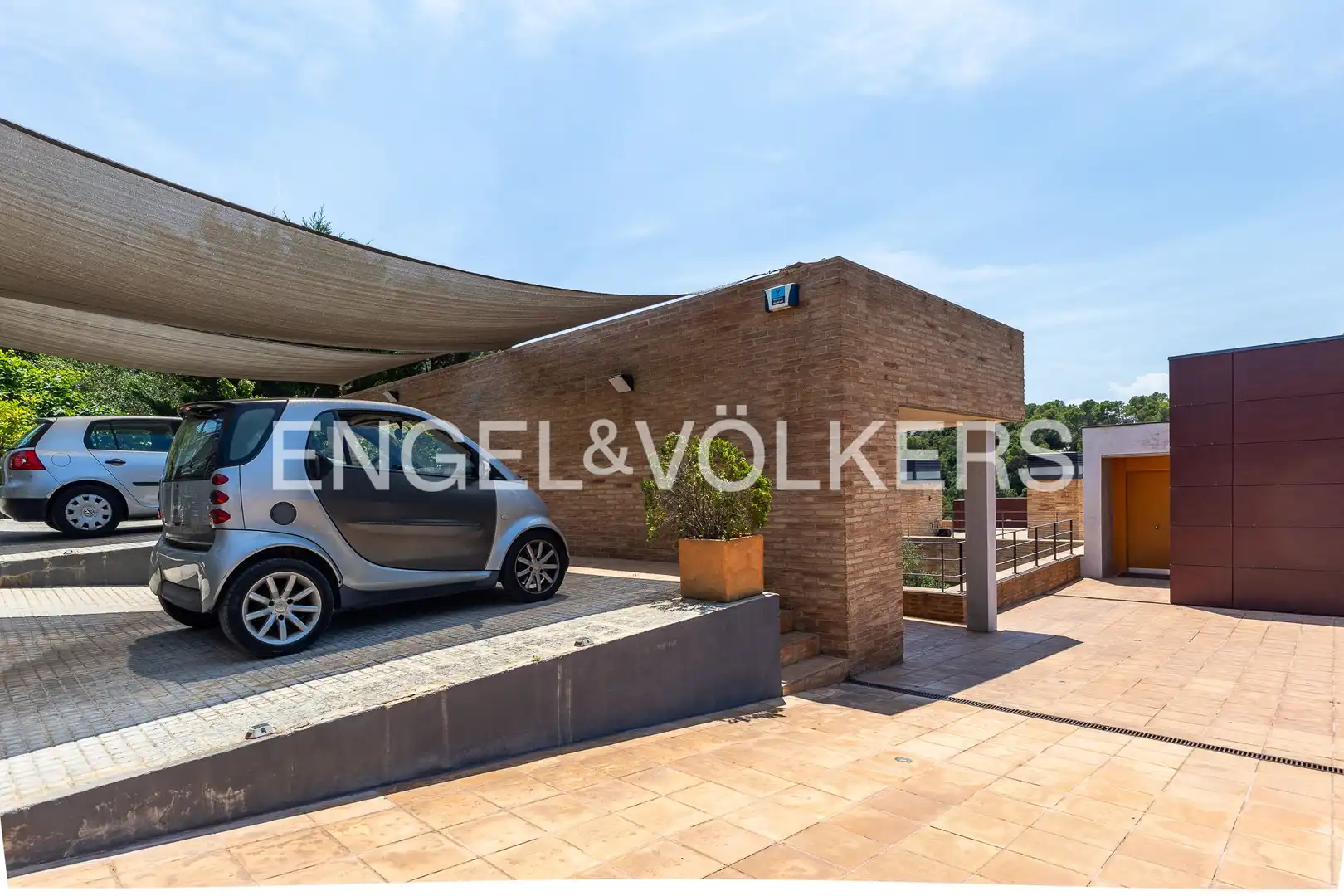 Terrassa de Casa adosada en venda en Sant Cugat del Vallès amb Calefacció, Jardí privat i Parquet