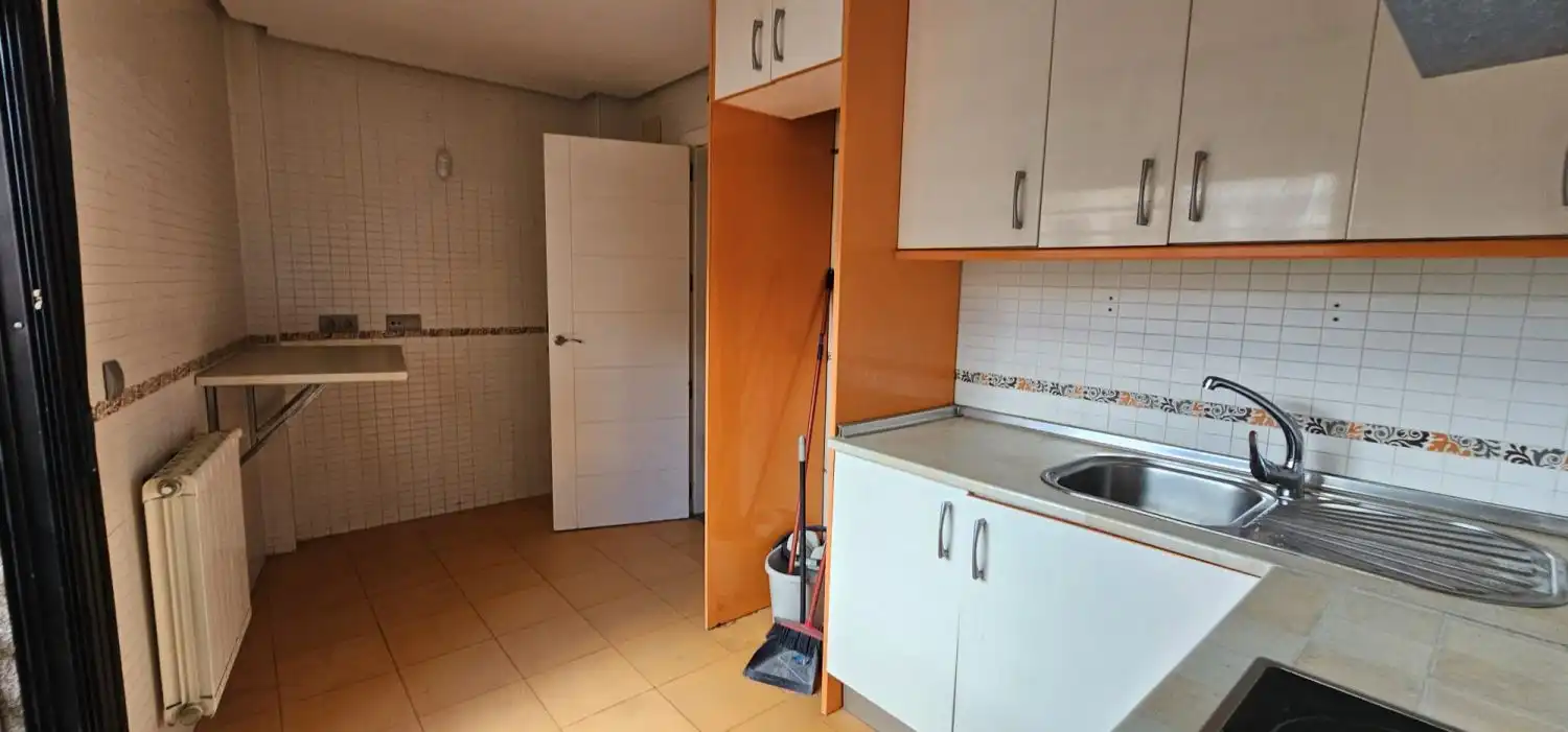 Cocina de Piso en venta en Velilla de San Antonio con Aire acondicionado, Terraza y Trastero