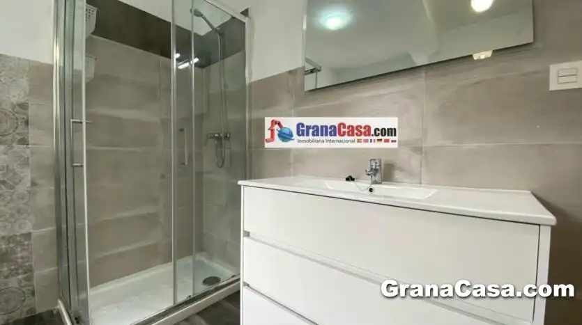 Baño de Piso de alquiler en Granada con Terraza, Amueblado y Horno