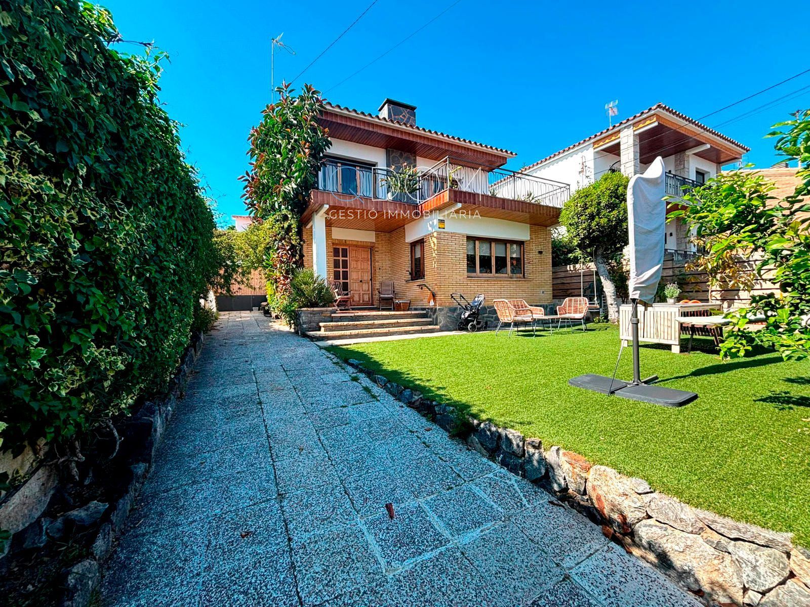 Exterior view of House or chalet for sale in Premià de Mar  with Air Conditioner, Heating and Private garden