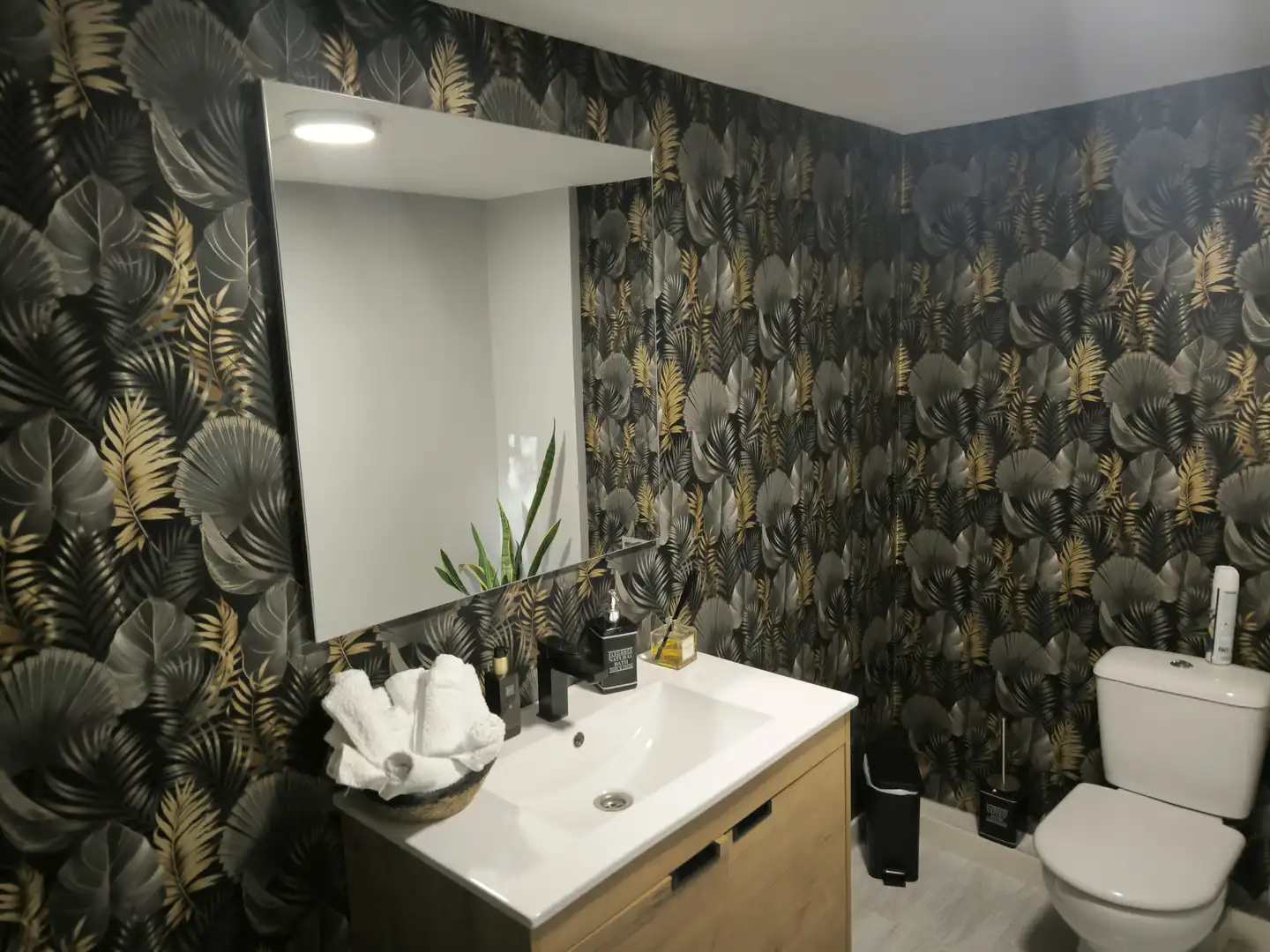 Bathroom of Commercial properties for rent in Madrid  with Air Conditioner, Heating and Parquet flooring