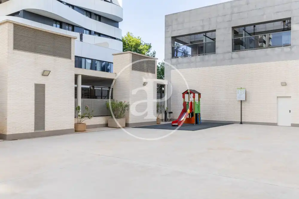 Aparcament de Pis de lloguer en Valencia amb Aire condicionat, Calefacció i Jardí privat