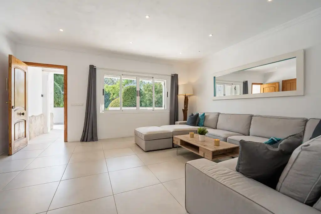 Sala d'estar de Casa o xalet en venda en Alcúdia amb Aire condicionat, Jardí privat i Terrassa