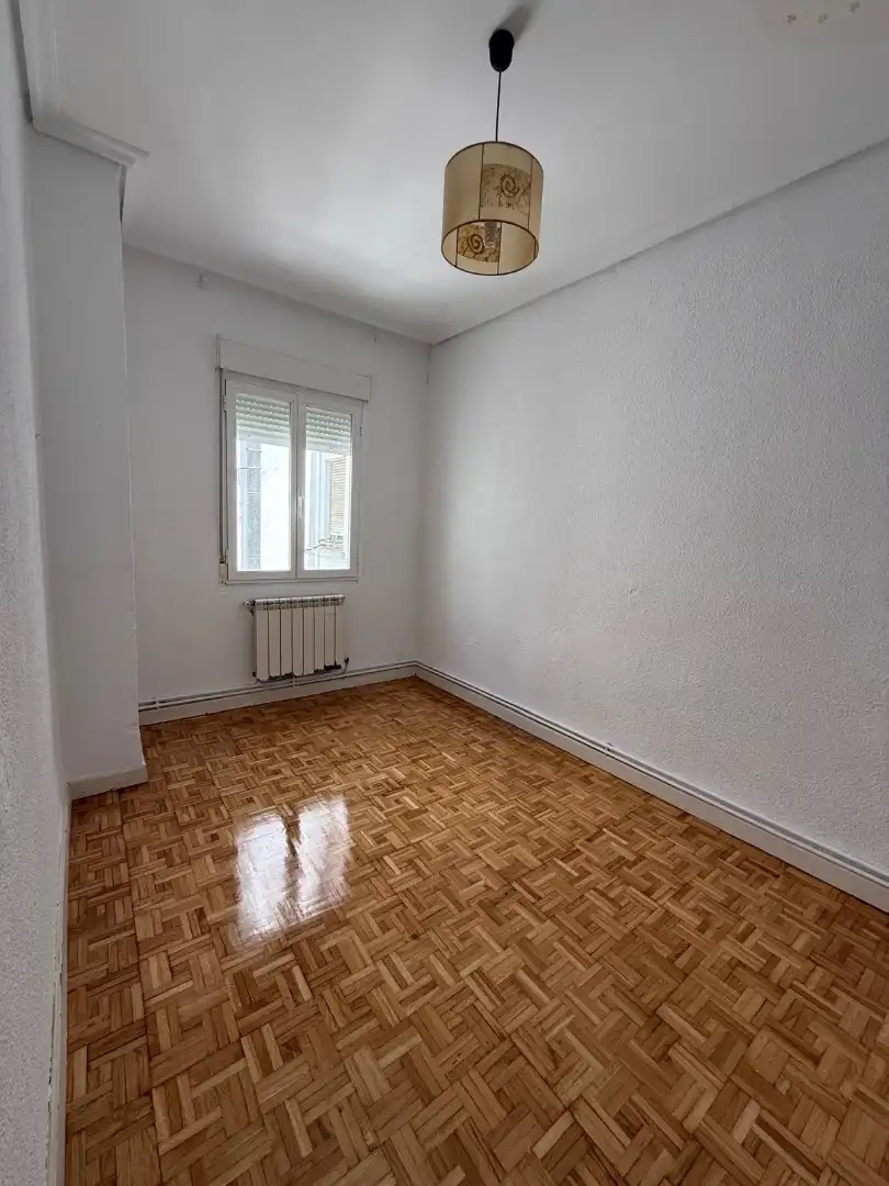 Bedroom of Flat for sale in  Logroño  with Heating, Parquet flooring and Storage room
