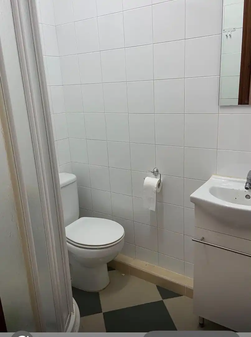 Bany de Pis de lloguer en Punta Umbría amb Aire condicionat, Terrassa i Moblat