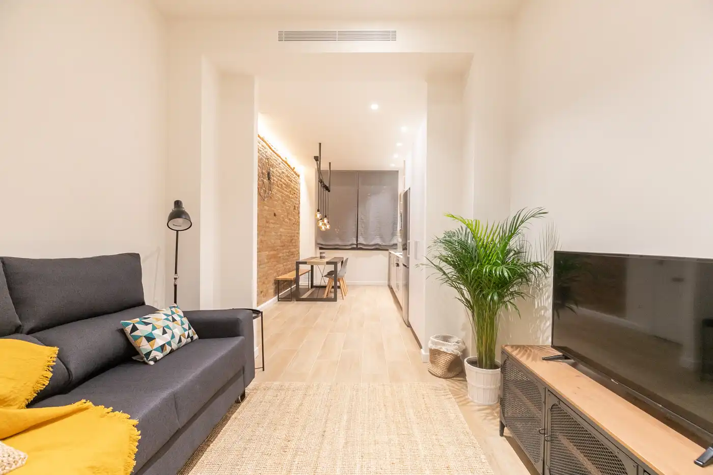 Flat for rent in Carrer de Lorenzale, El Camp de l'Arpa del Clot