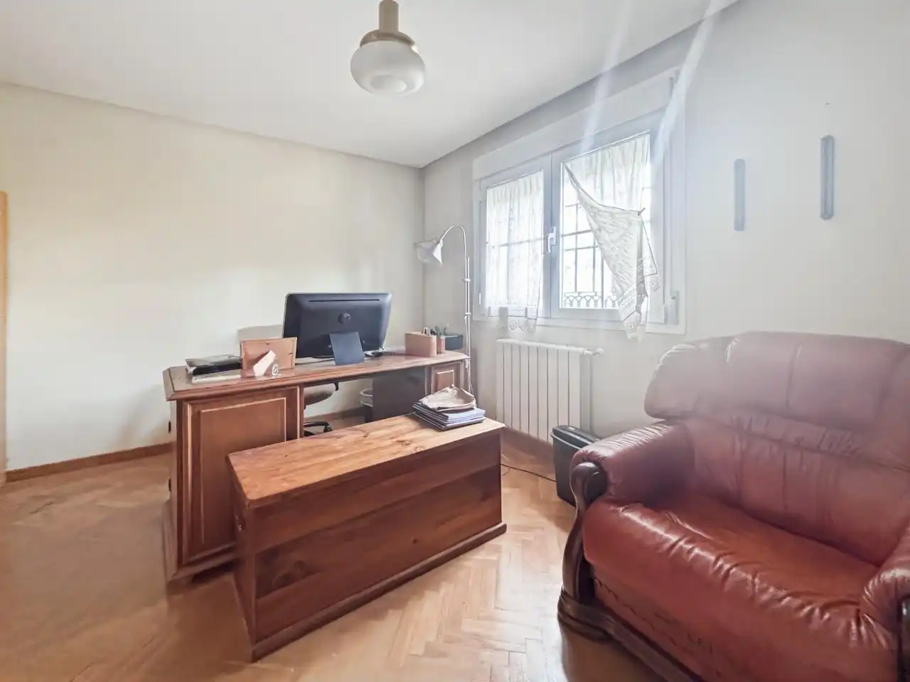 Sala d'estar de Casa o xalet en venda en Galapagar amb Calefacció, Jardí privat i Parquet