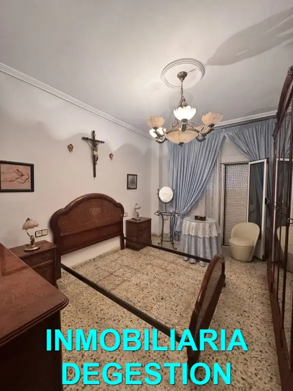 Dormitori de Casa o xalet en venda en Linares amb Aire condicionat, Jardí privat i Terrassa