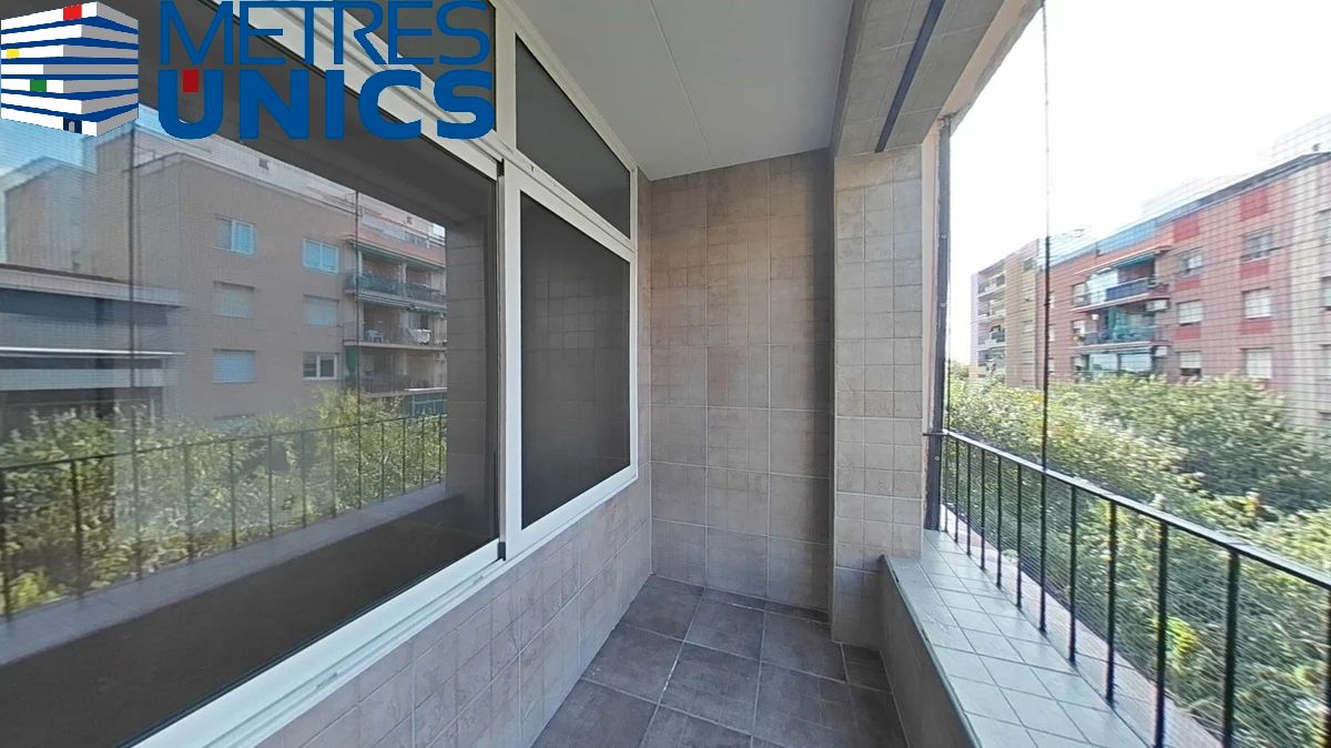 Pis en venda a Ronda O'Donnell, Peramàs