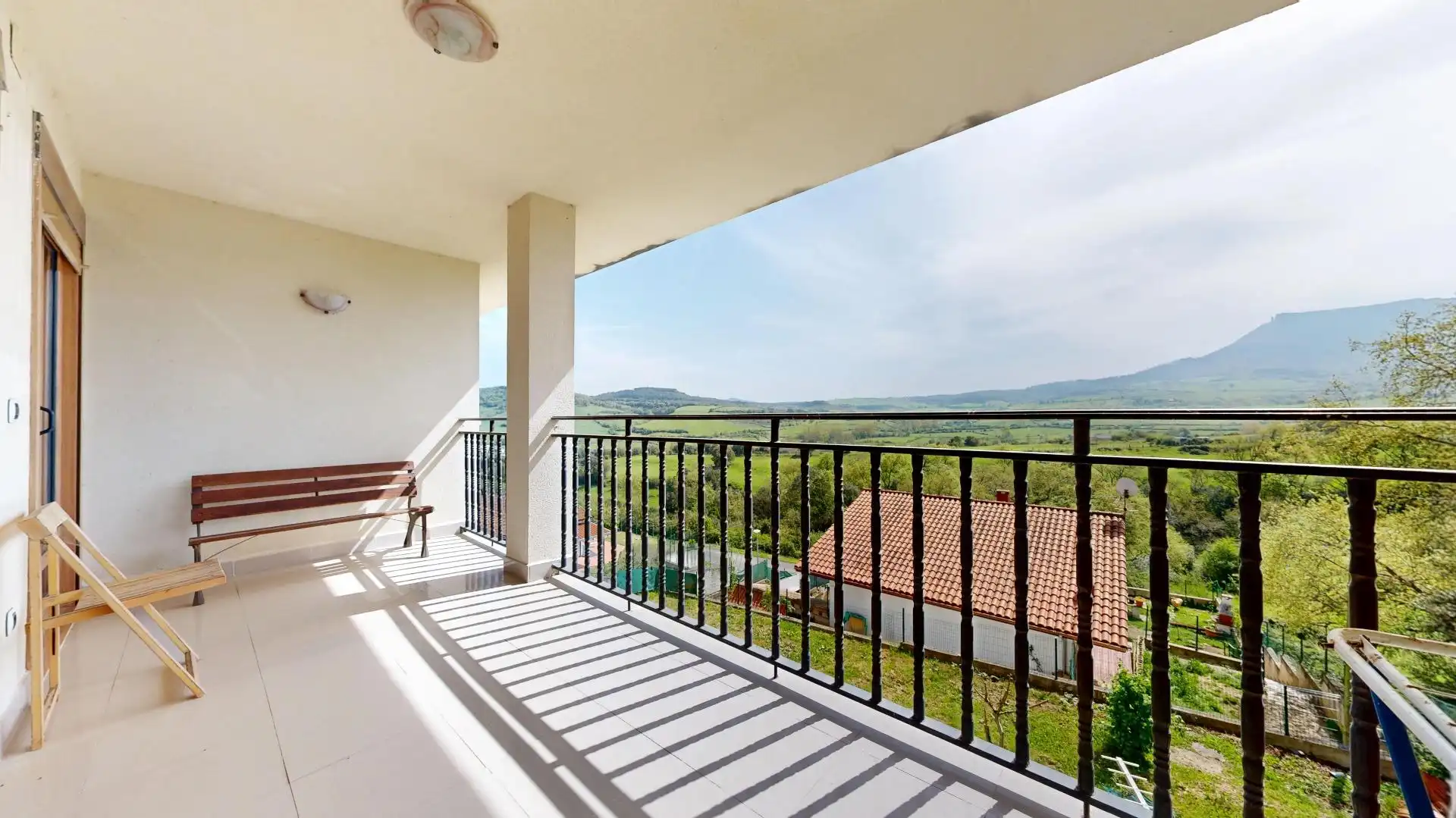 Terrasse von Haus oder Chalet zum Verkauf in Valle de Mena mit Heizung, Privatgarten und Terrasse
