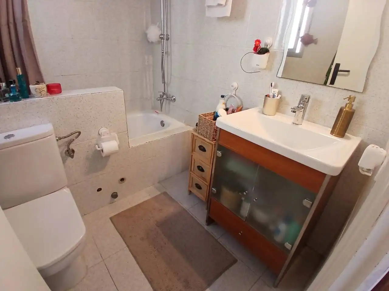 Badezimmer von Dachboden zum Verkauf in Vilanova i la Geltrú mit Klimaanlage, Parkett und Terrasse