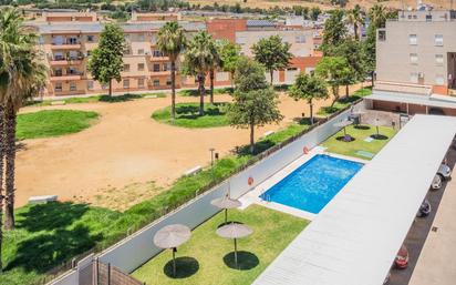 Piscina de Pis en venda en Camas amb Aire condicionat