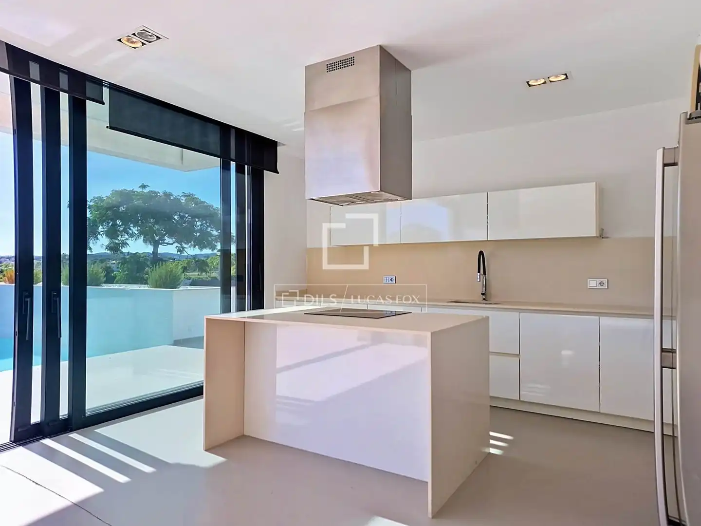 Küche von Haus oder Chalet zum Verkauf in Vilanova i la Geltrú mit Klimaanlage, Heizung und Privatgarten