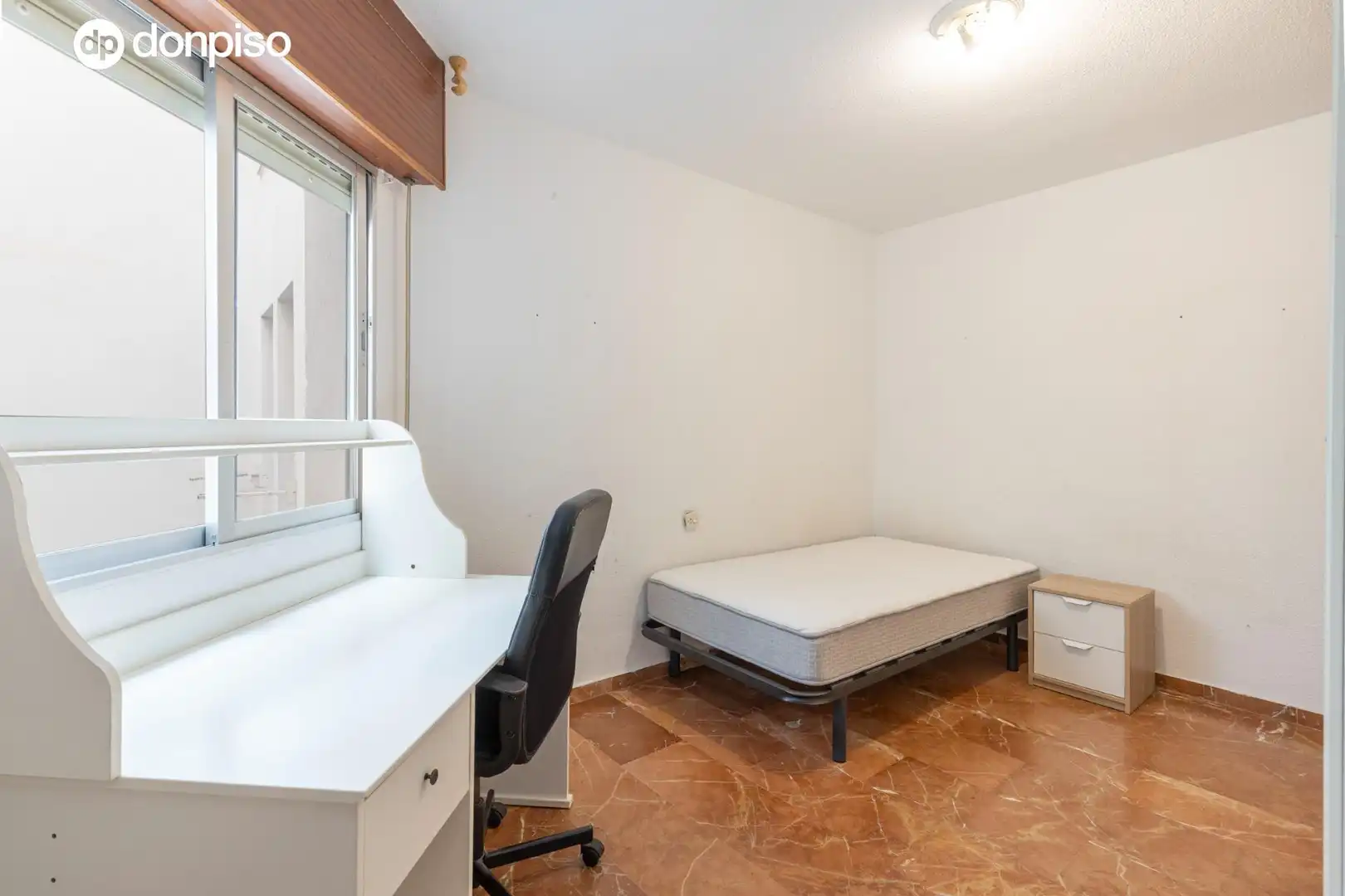 Dormitori de Pis en venda en Granada
