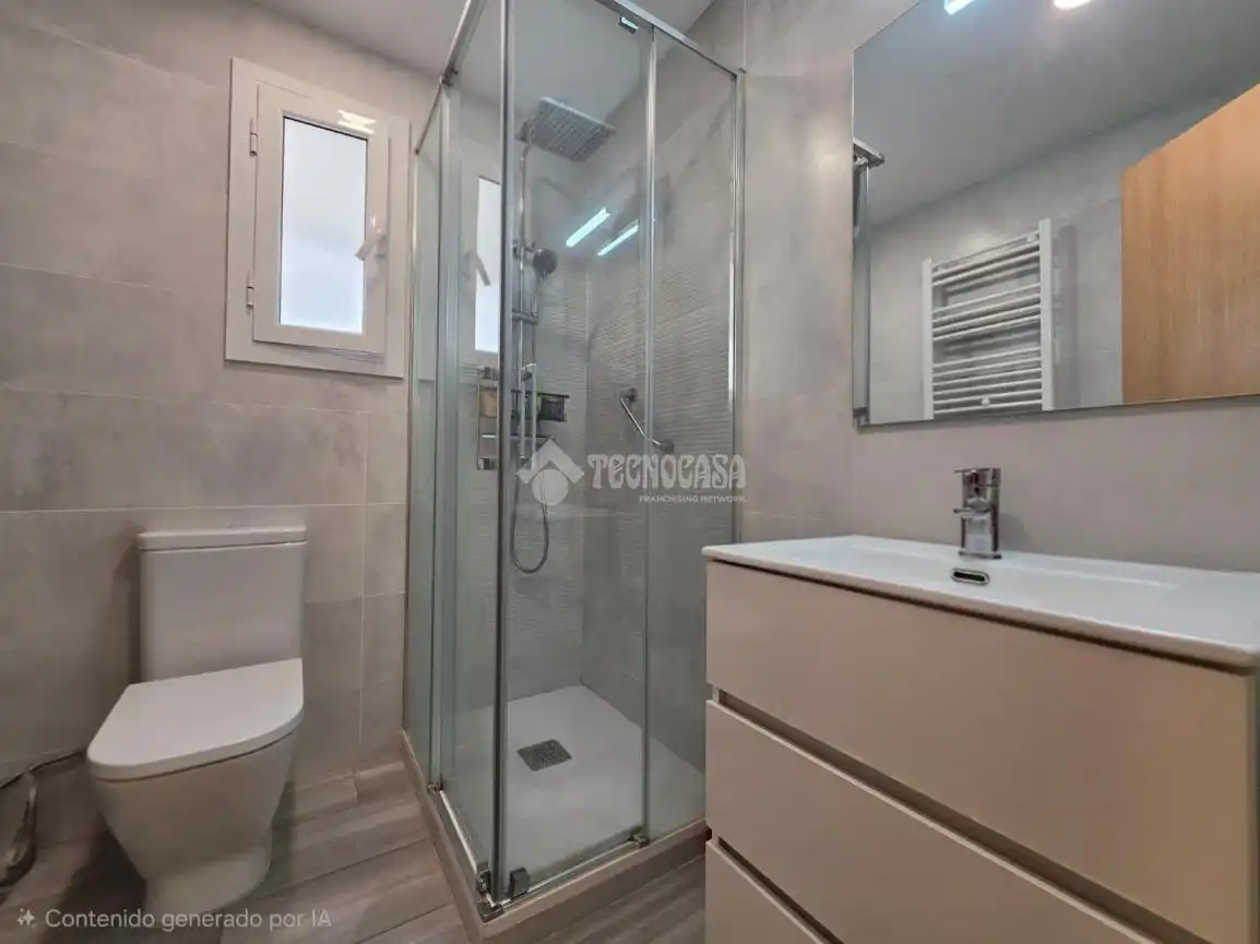 Baño de Piso en venta en Santa Coloma de Gramenet con Aire acondicionado, Calefacción y Parquet