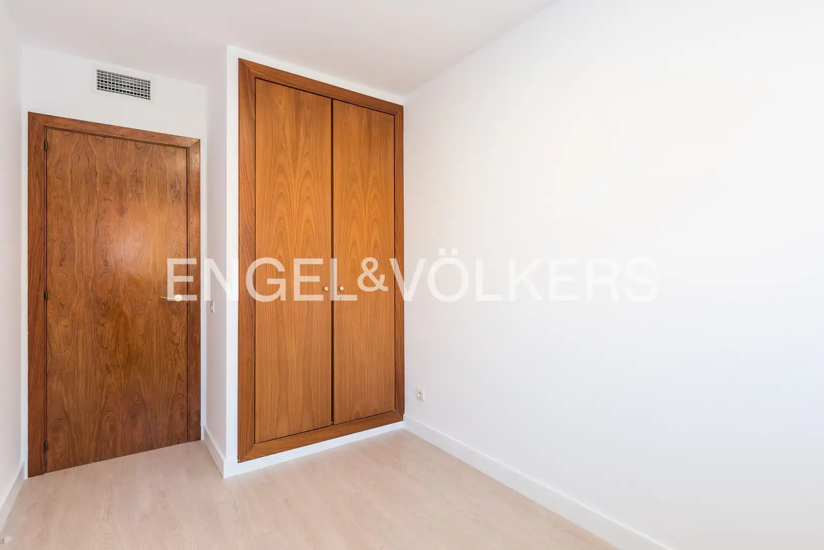 Dormitori de Pis de lloguer en Sant Cugat del Vallès amb Aire condicionat, Calefacció i Parquet