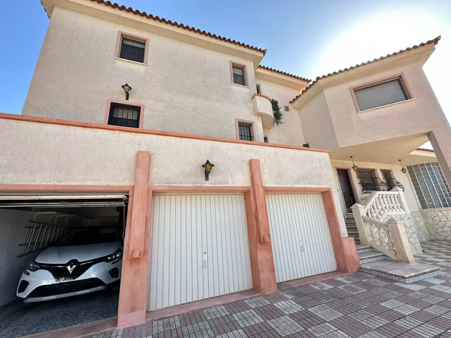 Vista exterior de Casa o xalet en venda en Alicante / Alacant amb Jardí privat, Terrassa i Traster