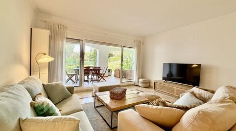 Foto 3 de Planta baja de alquiler en Divina Pastora, Marbella