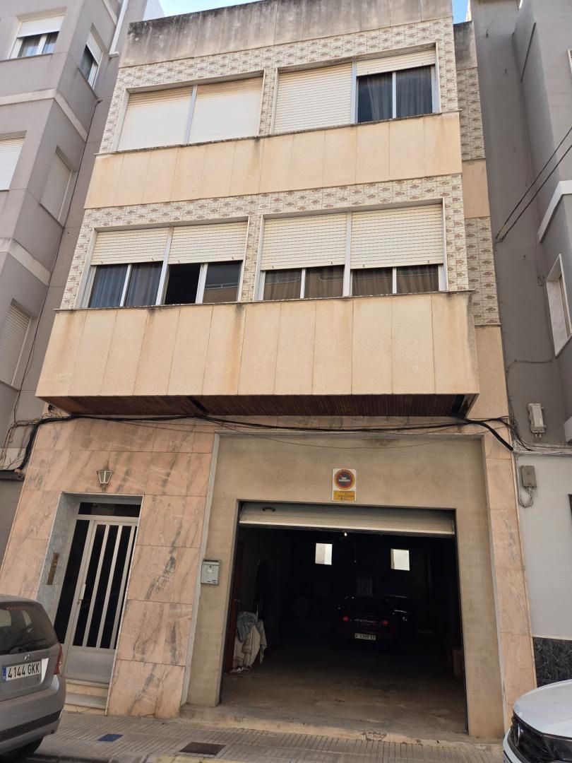 Vista exterior de Casa adosada en venda en Simat de la Valldigna amb Aire condicionat, Jardí privat i Terrassa