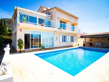 House with pool for sale in Murcia