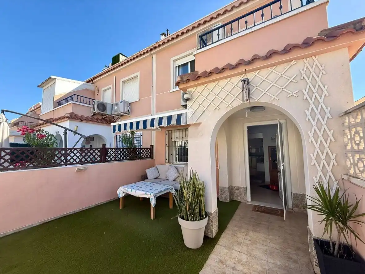 Bungalow for sale in calle canarias