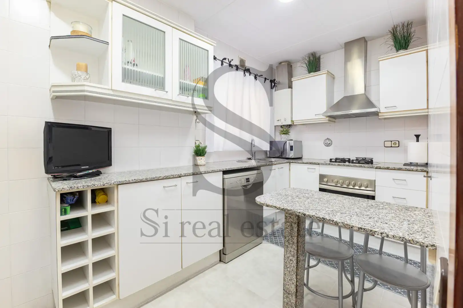 Küche von Wohnung zum Verkauf in Barcelona mit Klimaanlage und Balkon