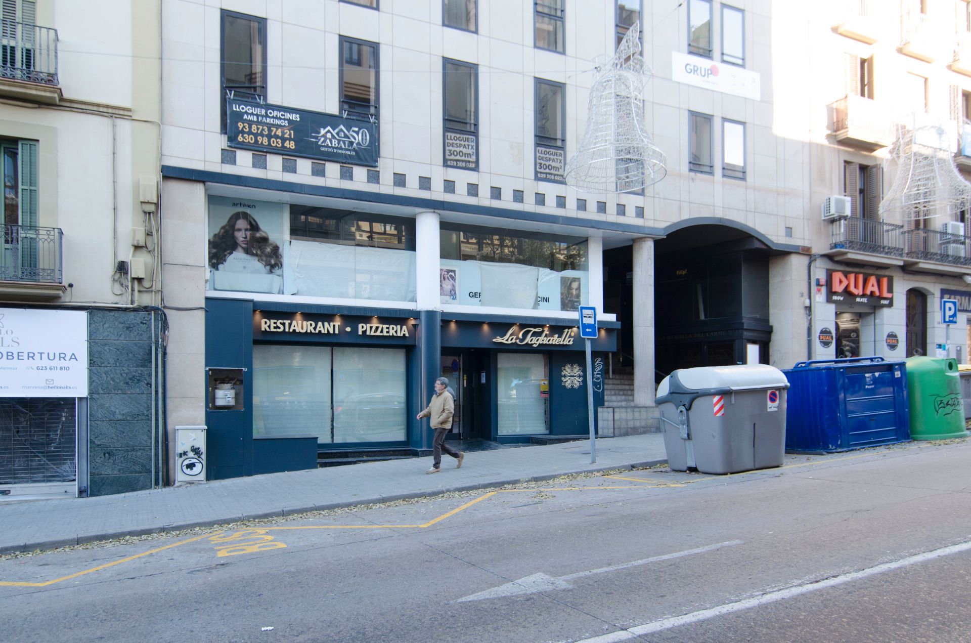 Exterior view of Premises for rent in Manresa  with Air Conditioner