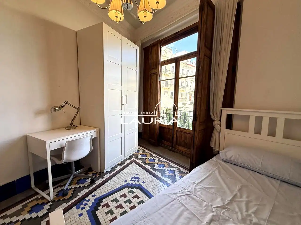 Schlafzimmer von Wohnung zur Miete in Valencia mit Klimaanlage, Terrasse und Möbliert