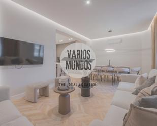 Living room of Flat to rent in  Madrid Capital  with Air Conditioner, Heating and Furnished