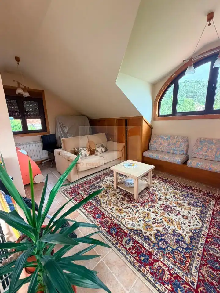Sala d'estar de Casa o xalet de lloguer en Moaña amb Calefacció, Jardí privat i Terrassa