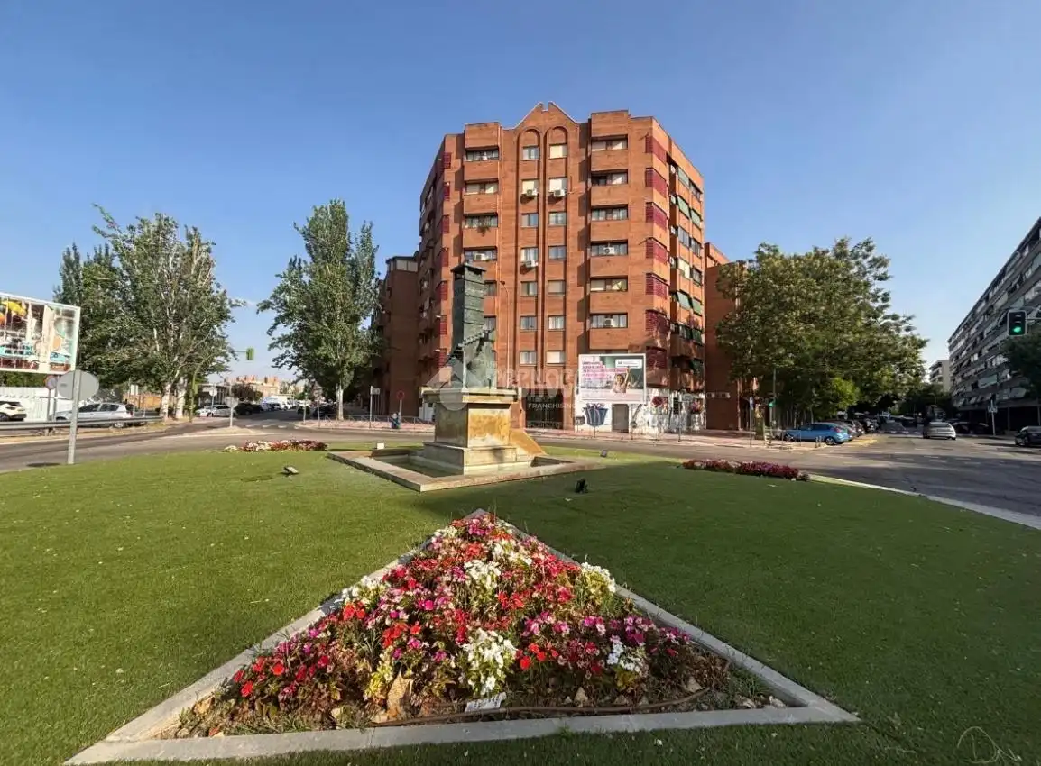 Piso con ascensor en venta en Base Aérea