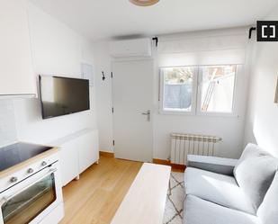 Living room of Flat to rent in  Madrid Capital  with Air Conditioner and Balcony