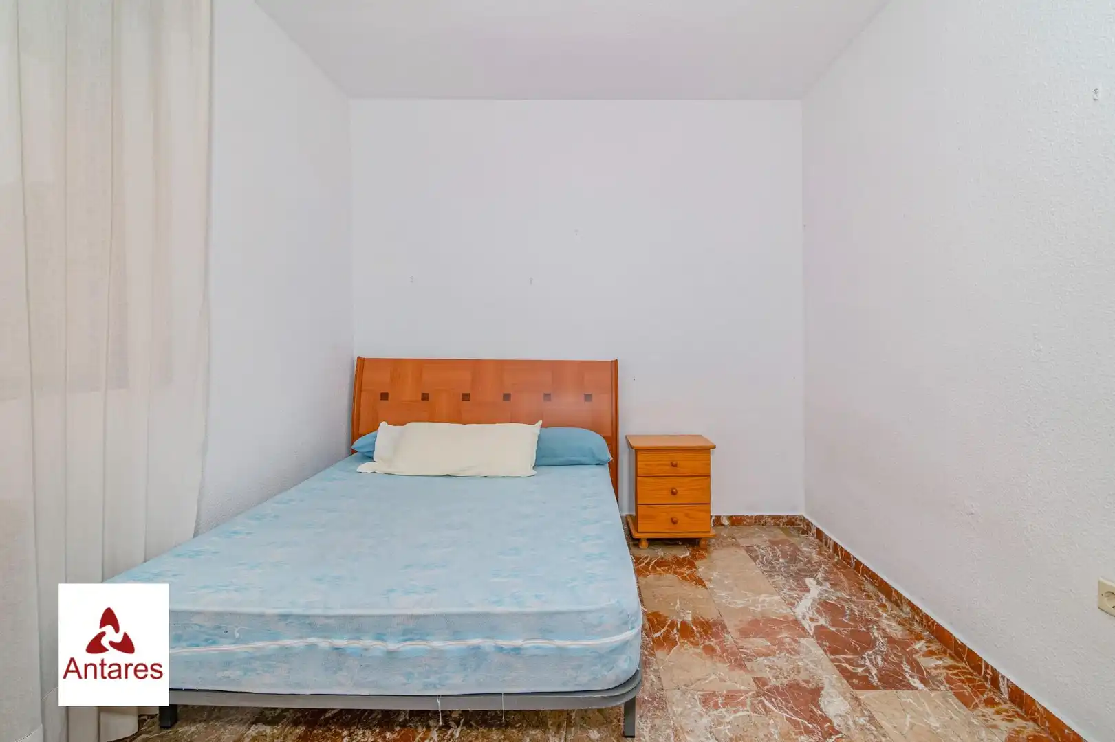 Habitación de Piso en venta en Granada con Calefacción y Amueblado