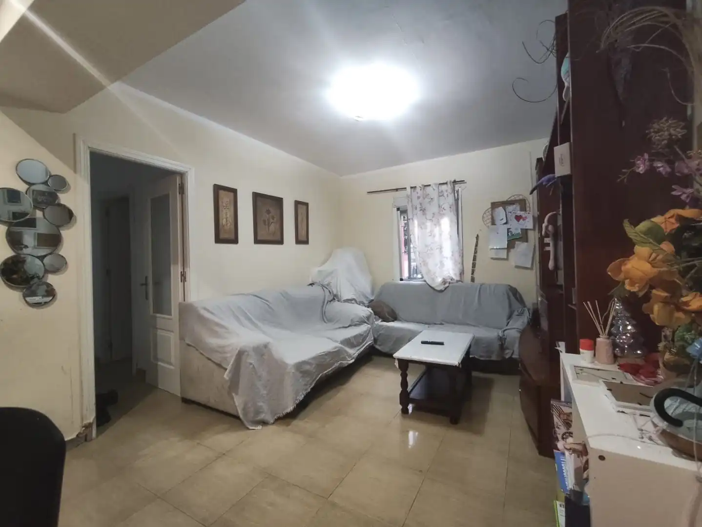 Living room of Flat for sale in Sevilla  with Air Conditioner and Furnished